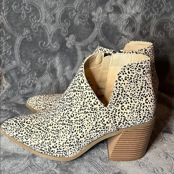 Serra Cream and Black Patterned Ankle Booties - Picture 5 of 8